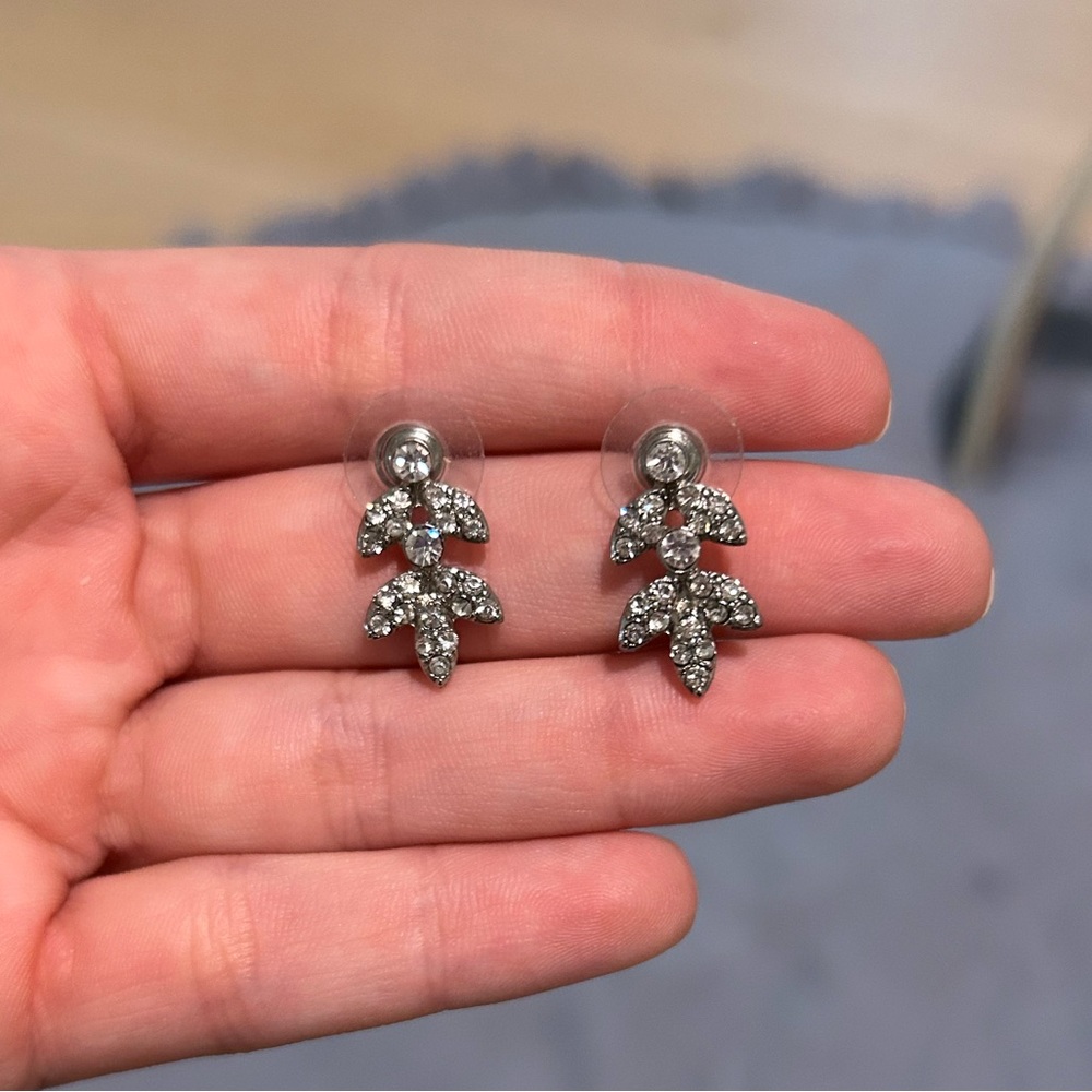 Leafy teardrop earrings